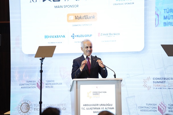 Bakan Uraloğlu İnşaat Zirvesi Türkiye 2026’da sektör temsilcileriyle buluştu